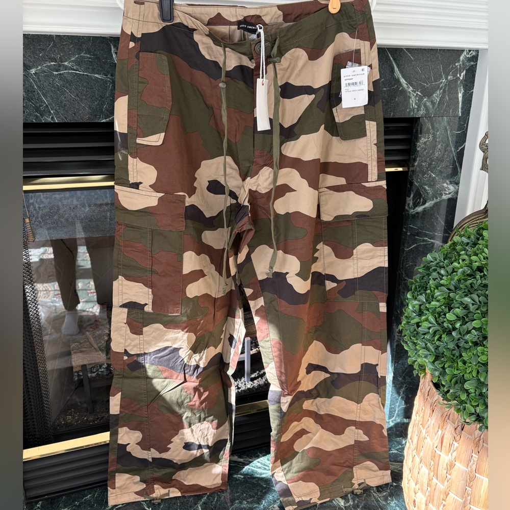 Good American Fatigue Green Camo Parachute Pants - Picture 10 of 11